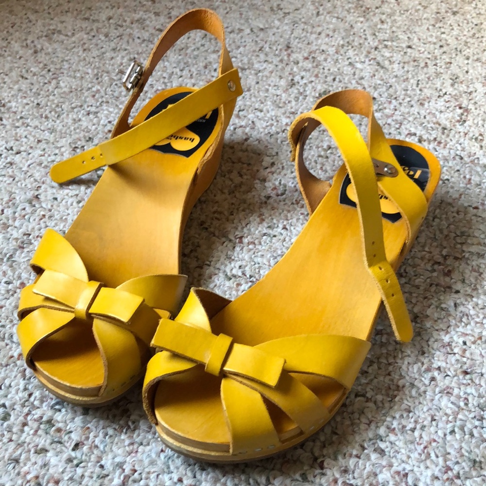 Swedish Hasbeens Papillon Low Clogs Sandals